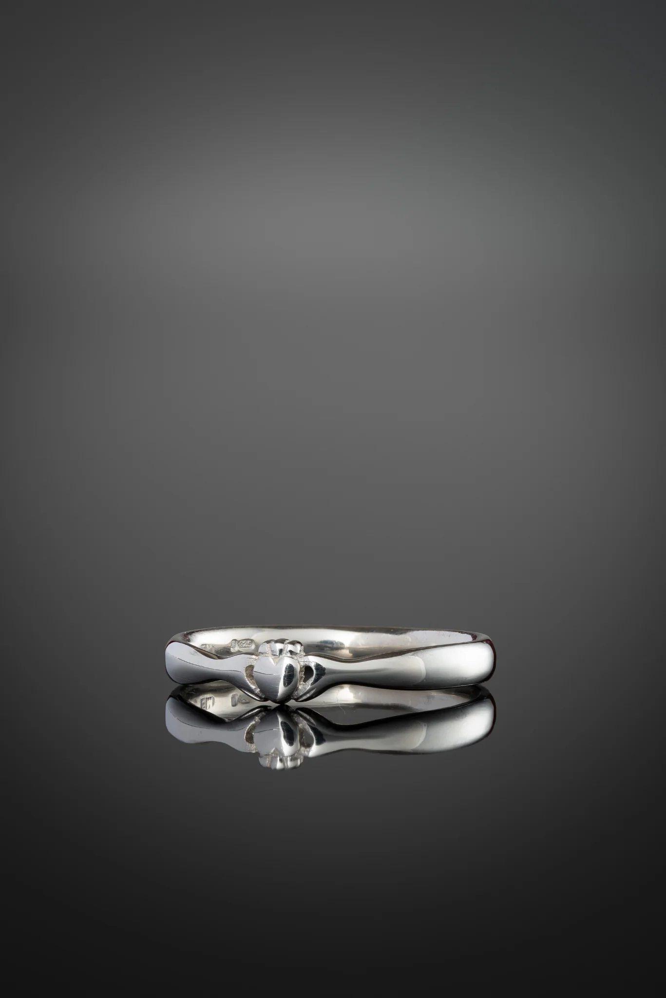 An Ceann Beag Claddagh Ring - Image 3