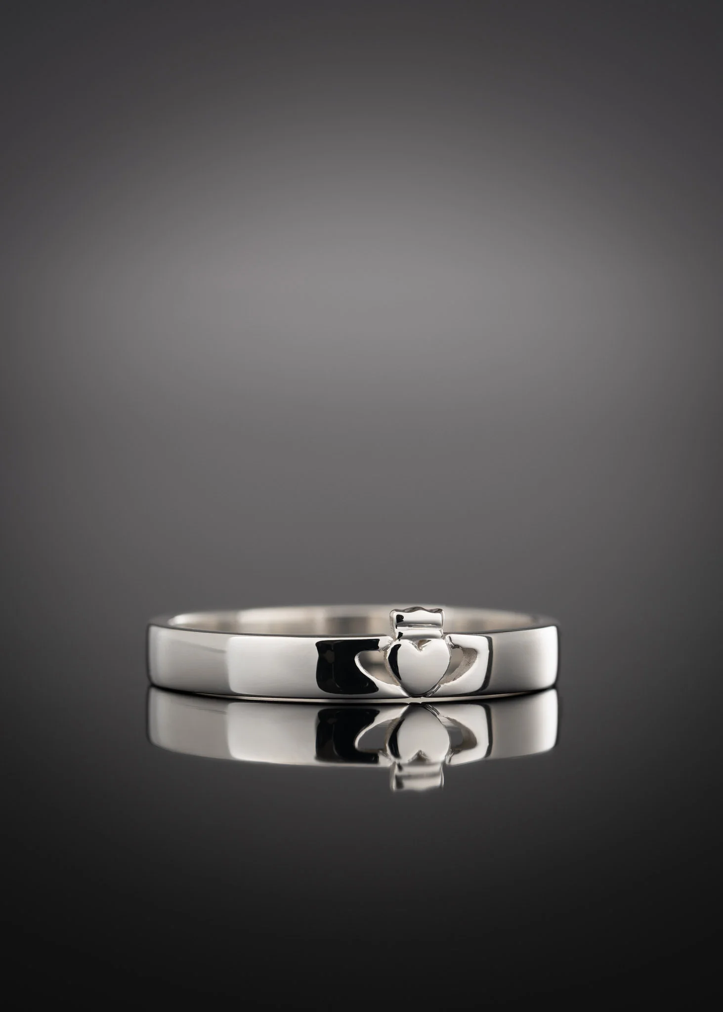 Dainty Claddagh Ring Silver - Image 2