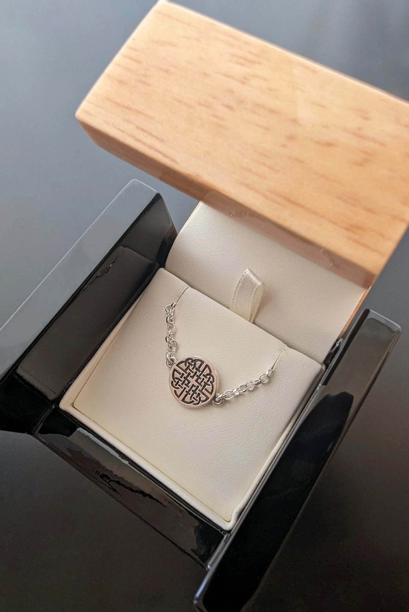Dara Knot Bracelet - Image 3