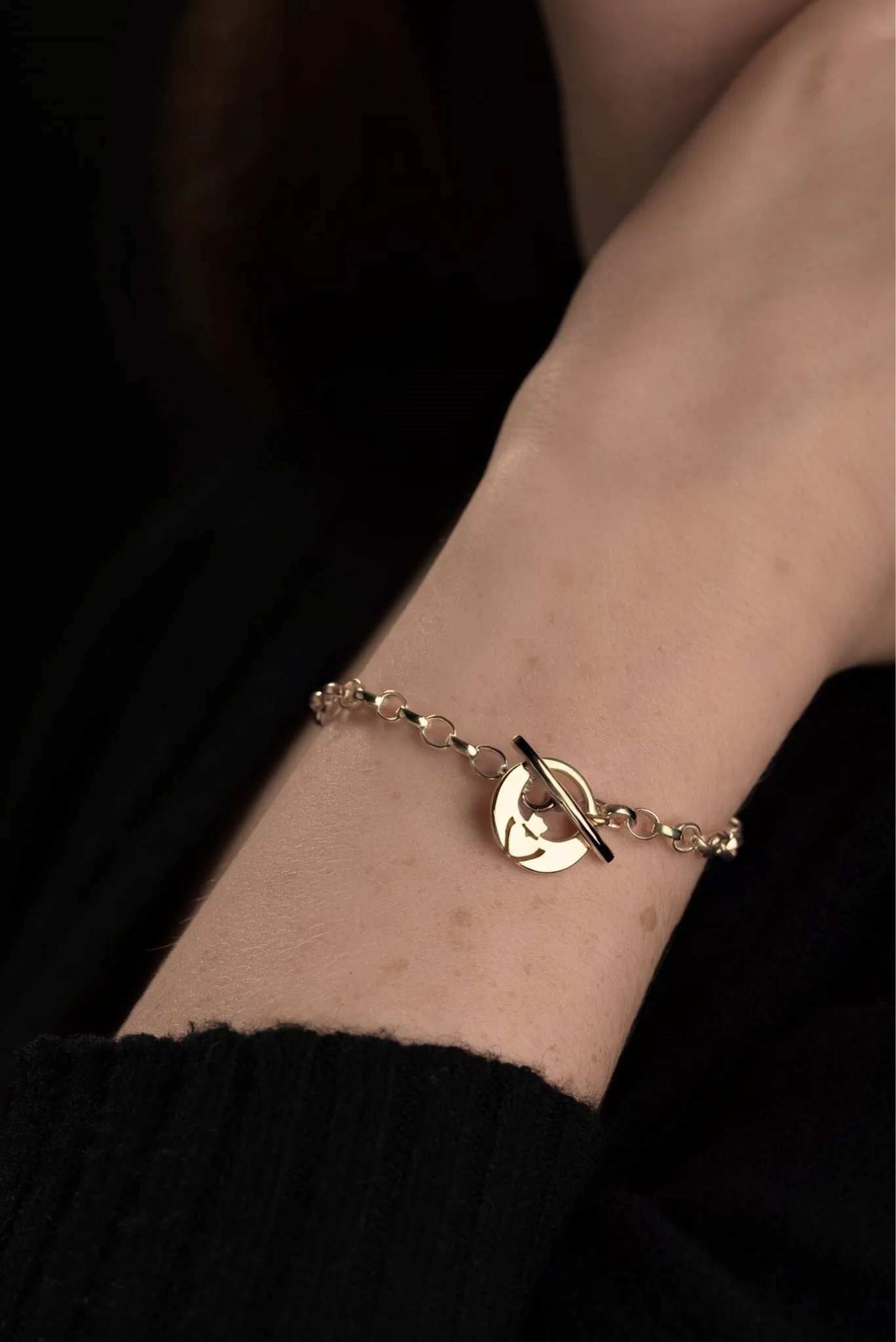 Gold Claddagh Bracelet - Image 2