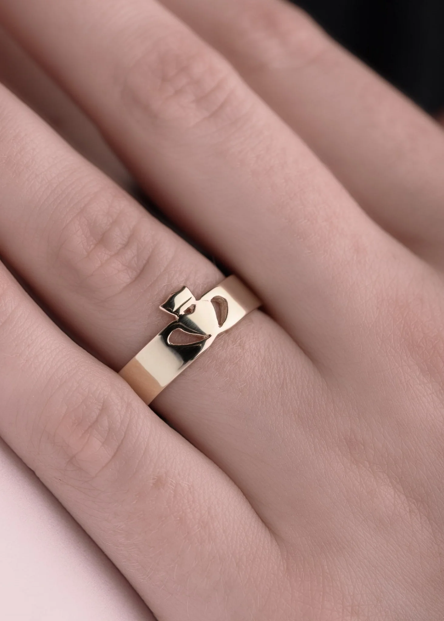 Gold Claddagh Ring Modern - Image 3