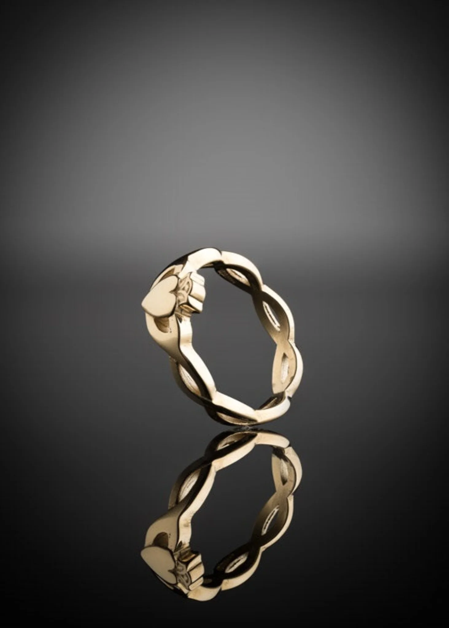 Gold Twist Claddagh Ring - Image 3