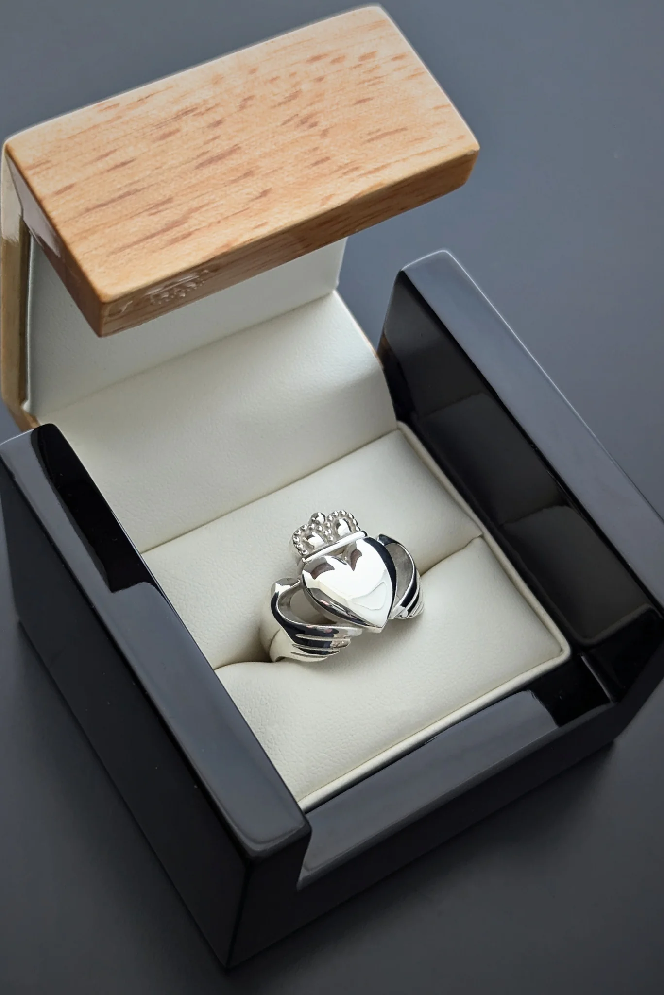Large Legacy Claddagh Ring Silver - Image 3