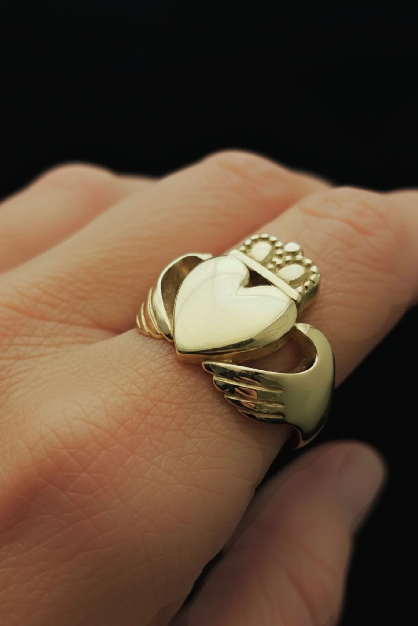 Large Legacy Claddagh Ring Gold - Image 3