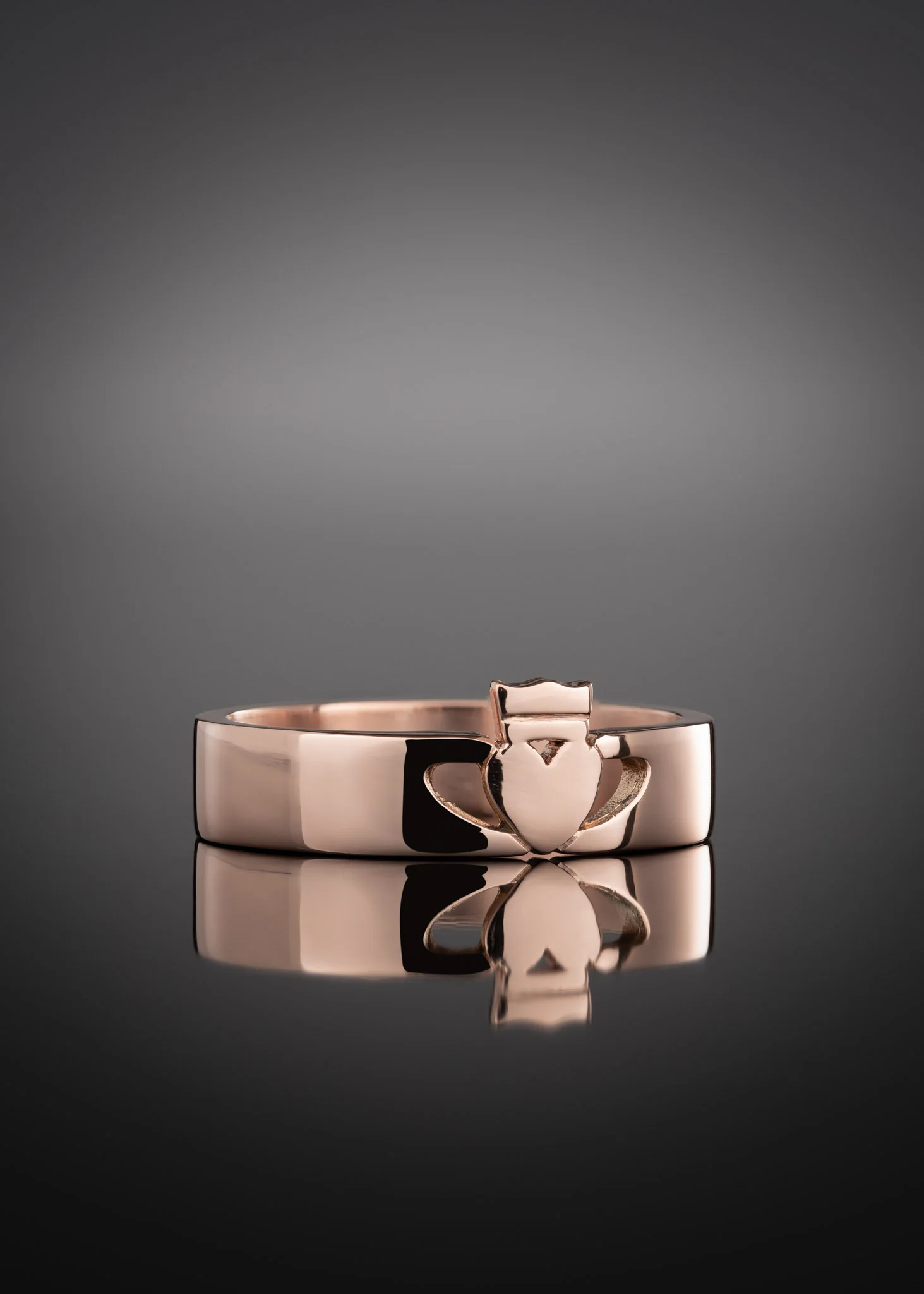 Rose Gold Claddagh Ring Modern - Image 2