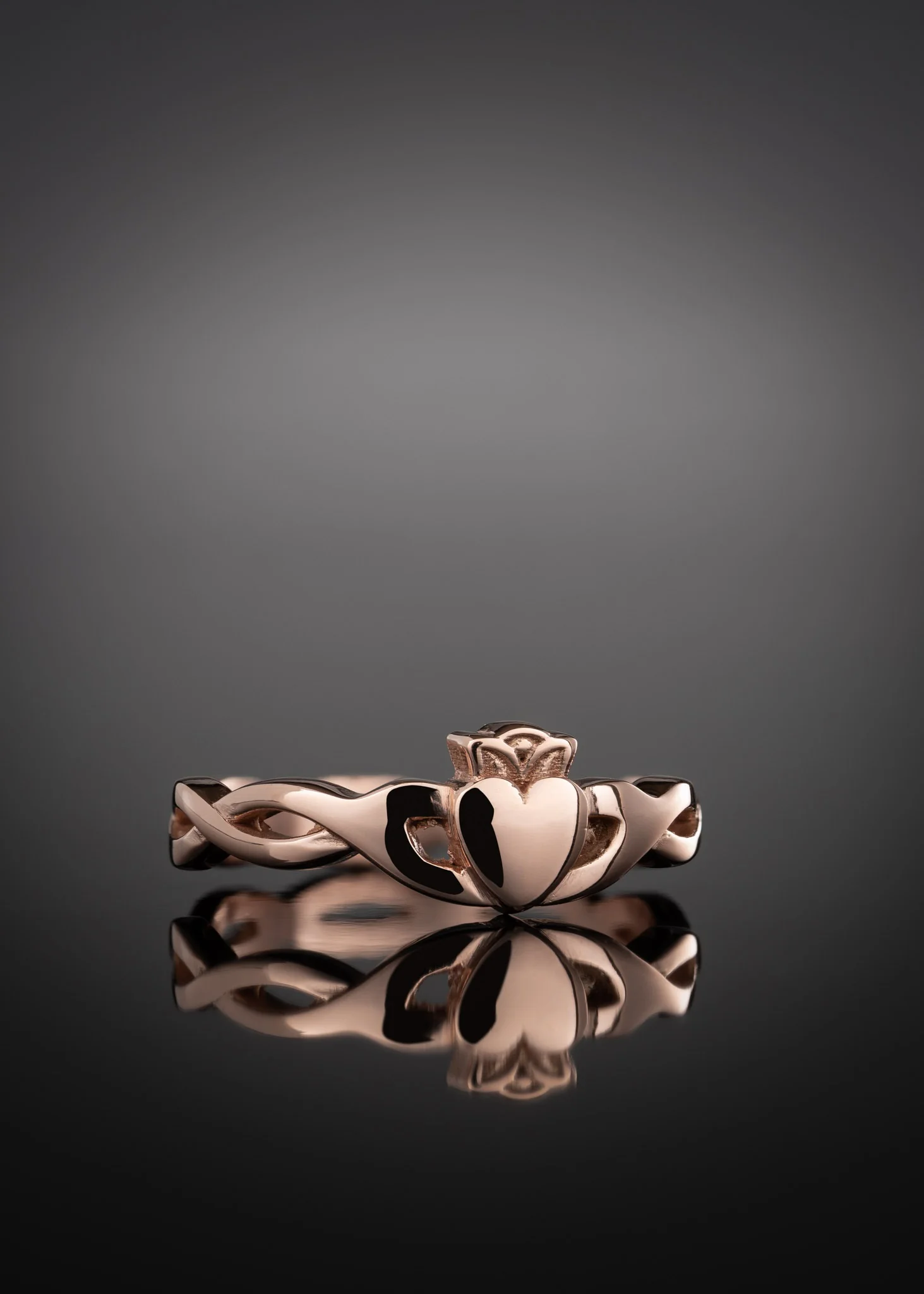 Rose Gold Twist Claddagh Ring - Image 2