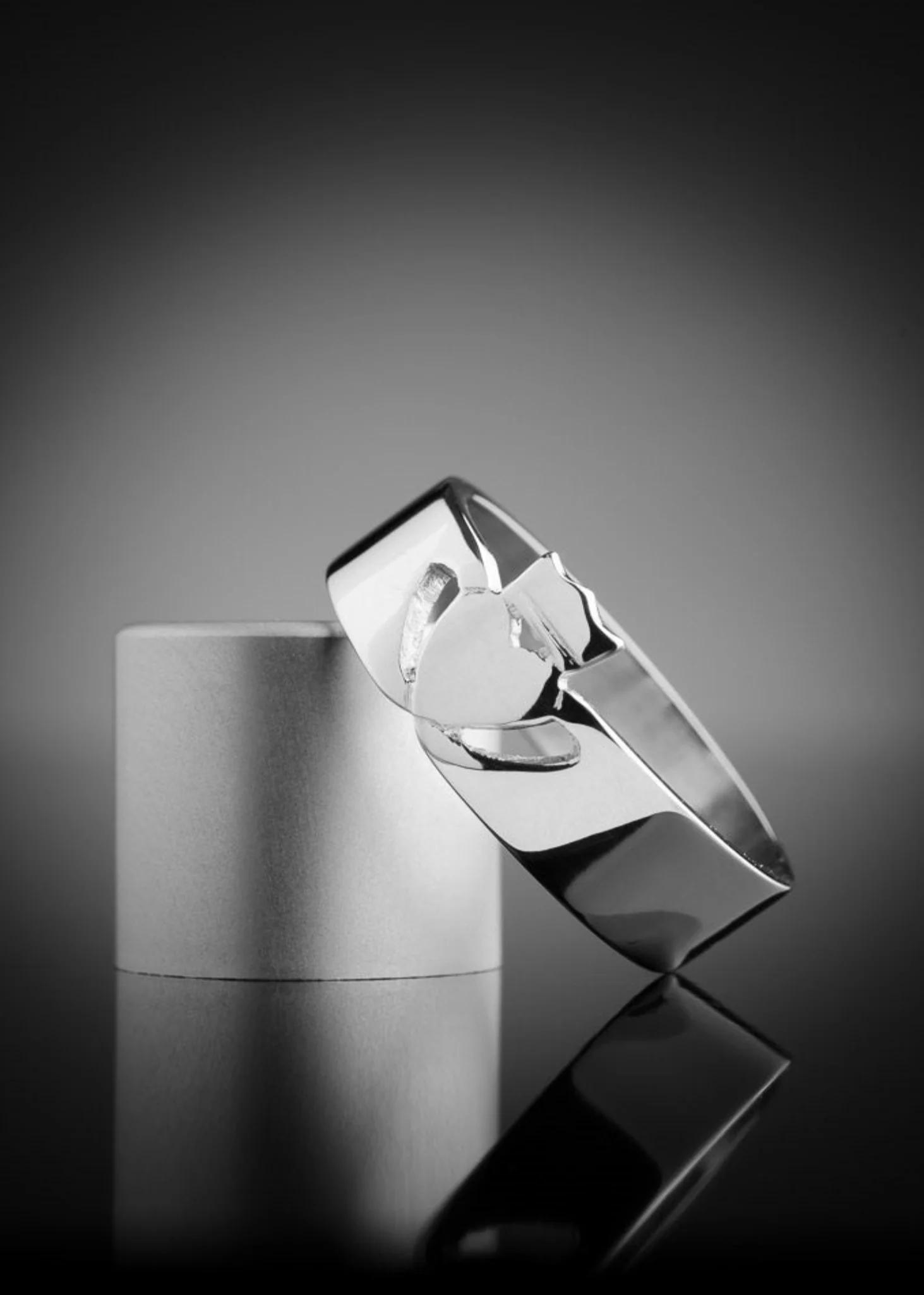 Contemporary Claddagh Ring Silver - Image 3