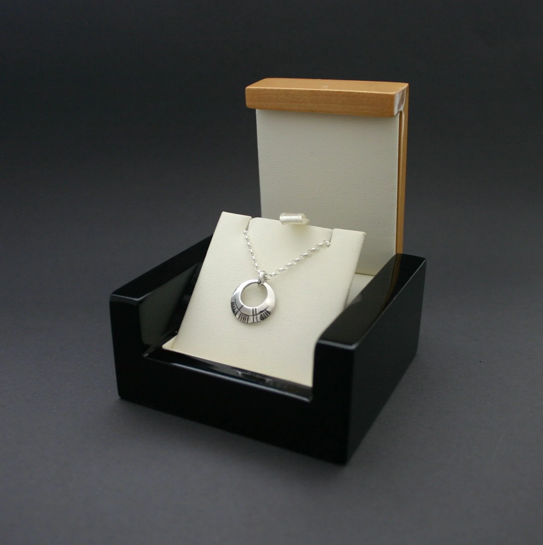 Sonas Ogham Necklace - Image 3