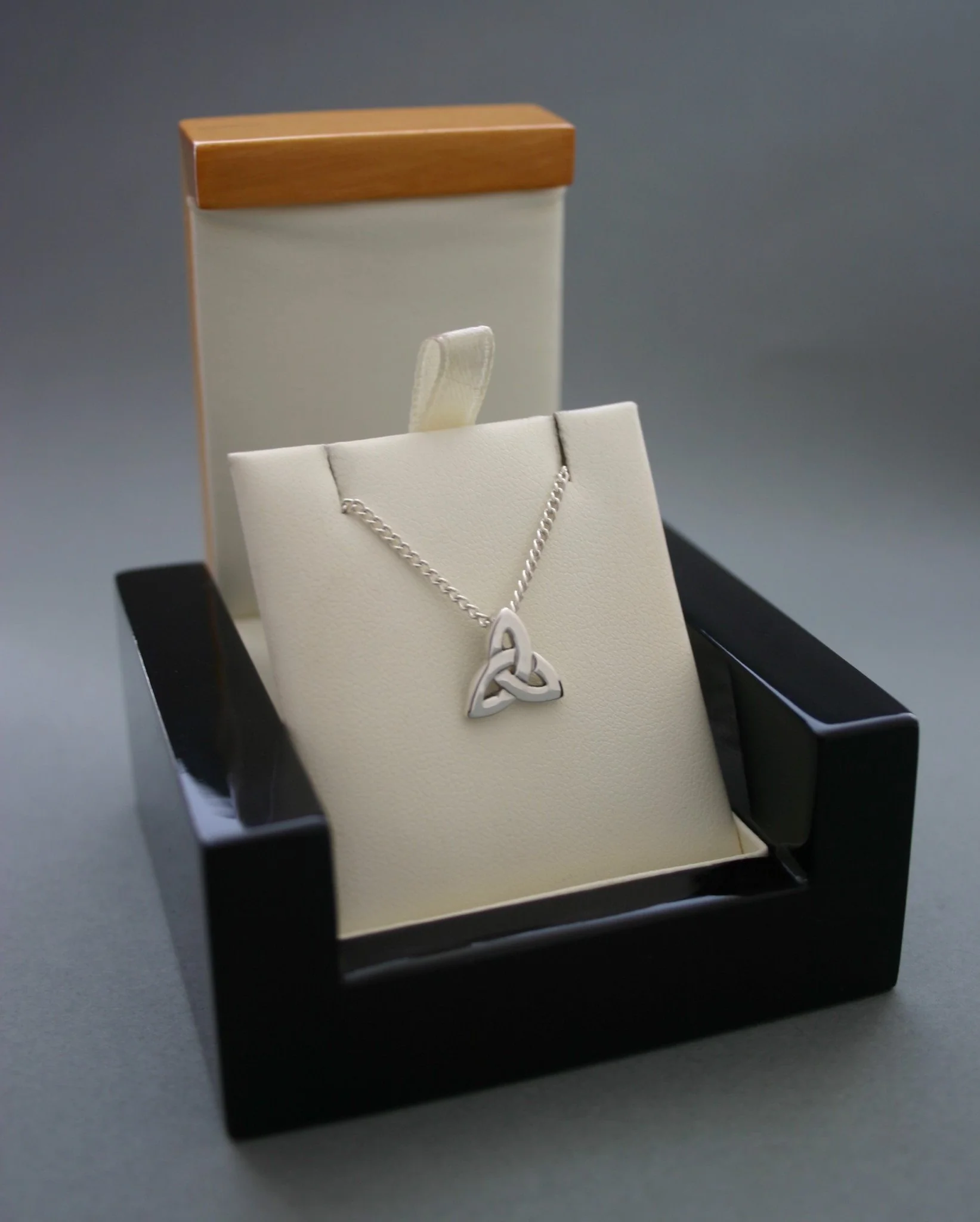 Silver Trinity Knot Pendant - Image 3