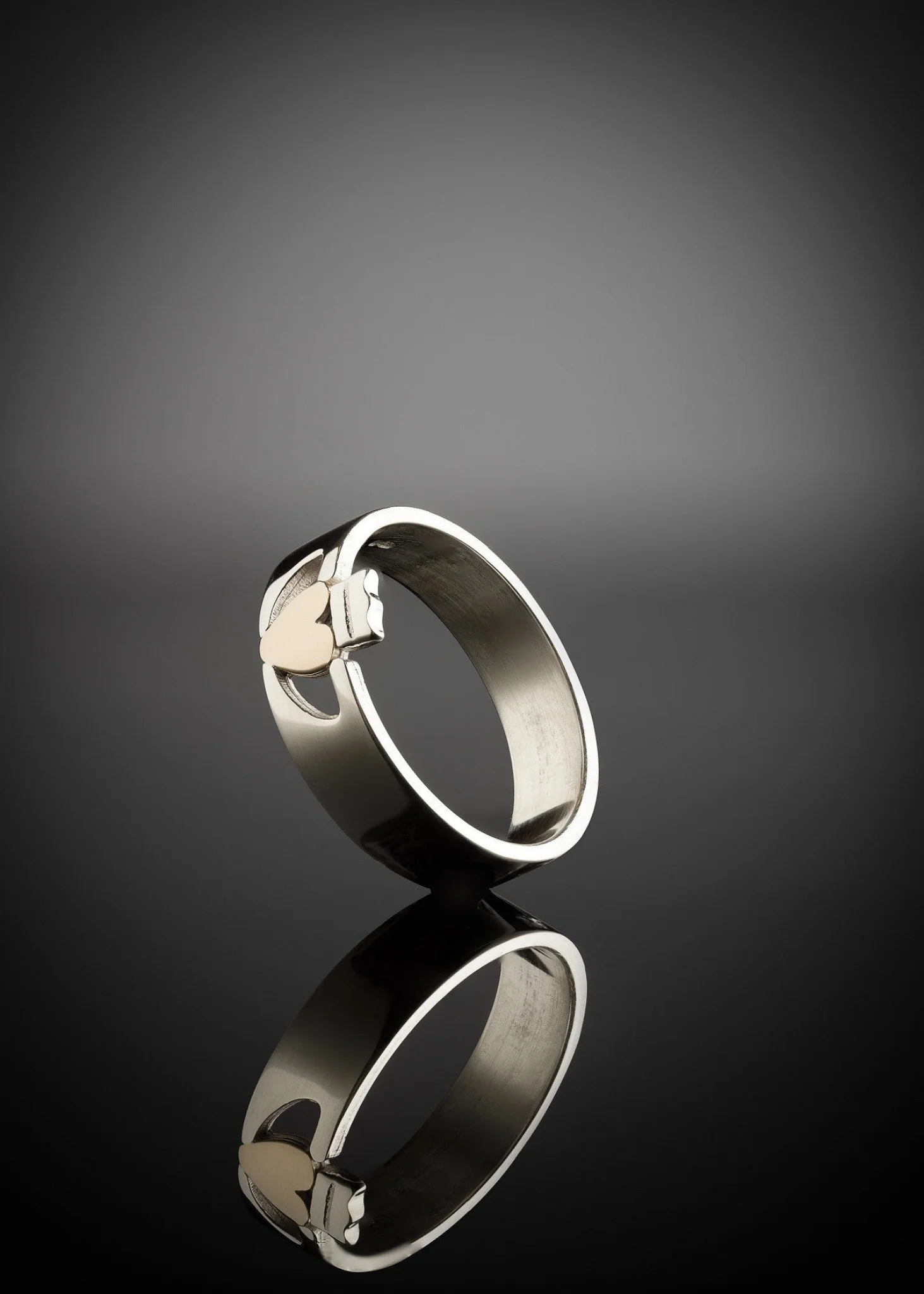 Two Tone Contemporary Claddagh Ring - Image 3